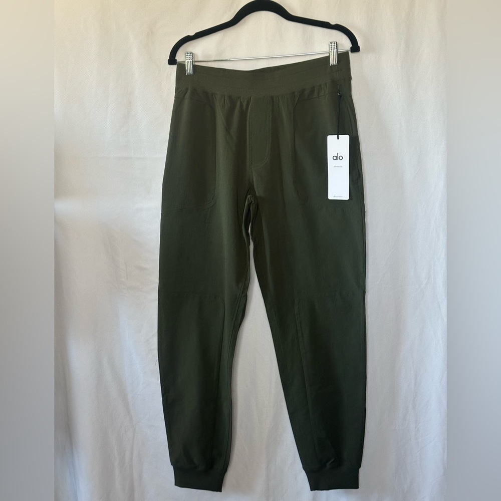 Alo Yoga Stealth Green Jogger Pants Athletic Lounge Pants Men’s Medium NWT